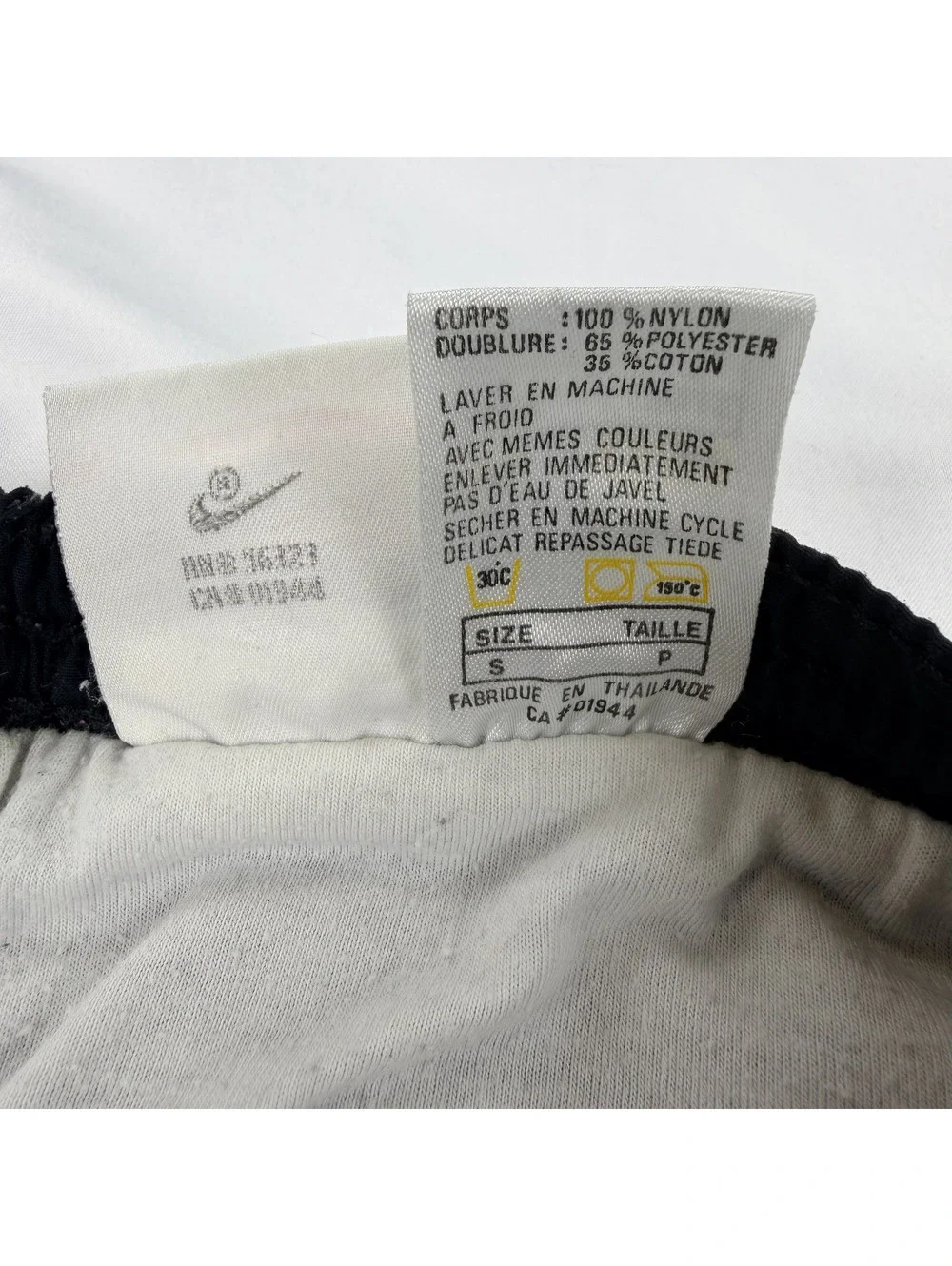 Vintage Y2K 90s Nike Nylon Lined Shorts Size S Black Running Swim Spellout